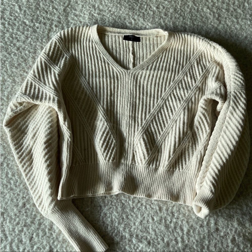 Tahari small cream sweater
